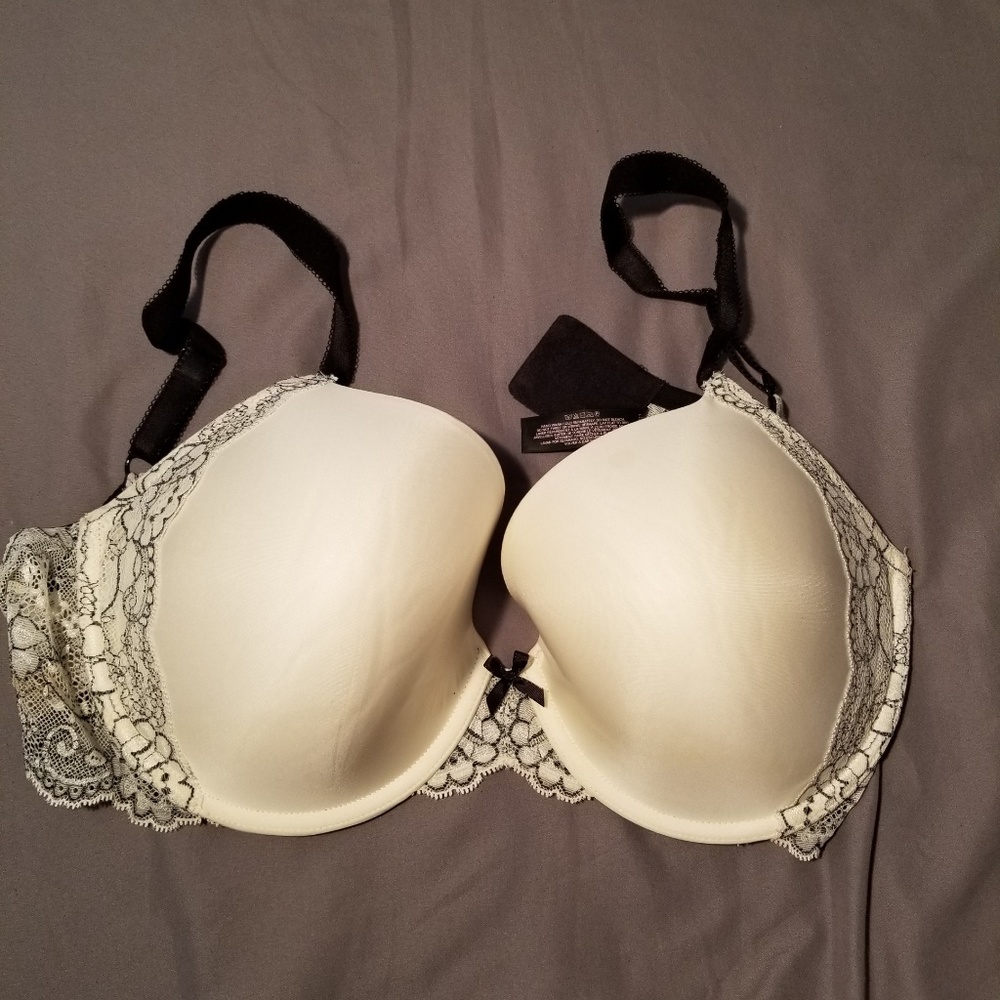 Victoria's Secret 38 DD White Lace Bra